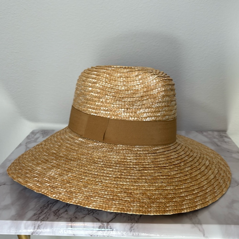 Sturdy straw sun hat with tan band